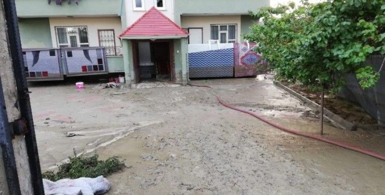 Van’da sağanak yağış su taşkınlarına neden oldu