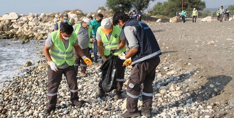 Mersin'de 25 kilometrelik sahilde sızıntı temizliği