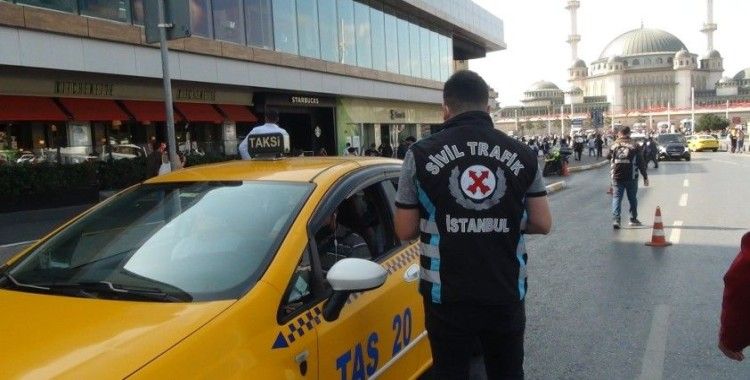 Taksim’de müşteri seçtiği için ceza yiyen taksiciden polise tepki