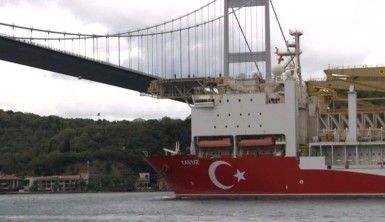 Yavuz sondaj gemisi İstanbul Boğazı'ndan geçti