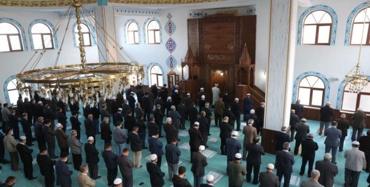 Diyanet İşleri Başkanı Erbaş, Dış İlişkiler Genel Müdürü Atalay’ın babasının cenaze namazına katıldı