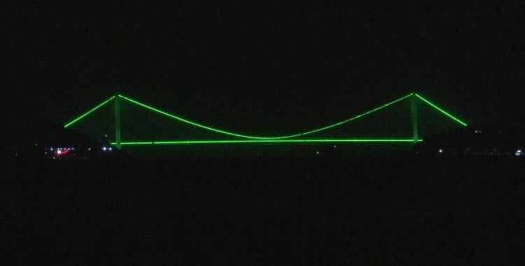 köprüler 'Serebral Palsi' hastalığına dikkat çekmek amacıyla yeşil renge büründü