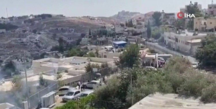 İsrail güçlerinden Mescid-i Aksa’nın güneyinde bir okula ses bombası ve göz yaşartıcı gazla saldırı