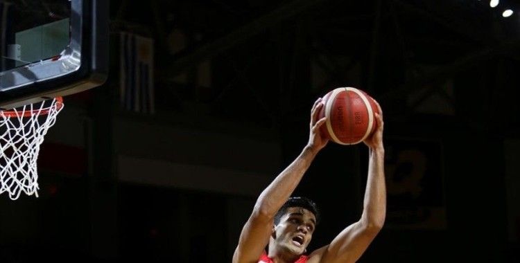 NBA ön sezondaki 'Türk derbisi'ni Ömer'in takımı kazandı