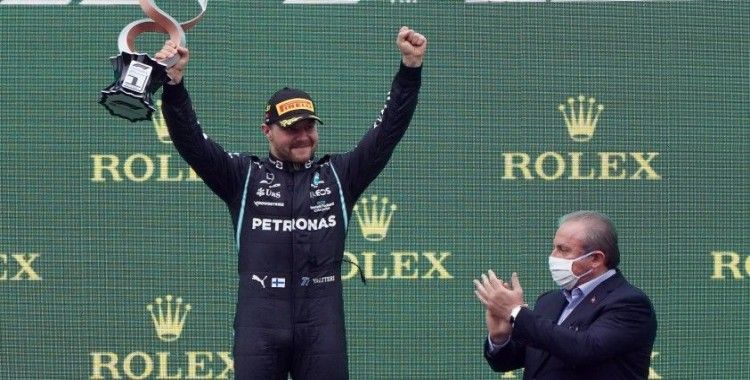 F1’de pilotlar kupalarını aldı