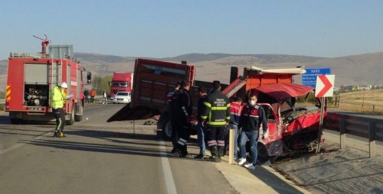 Afyonkarahisar'da feci kaza: 3 ölü, 1 yaralı