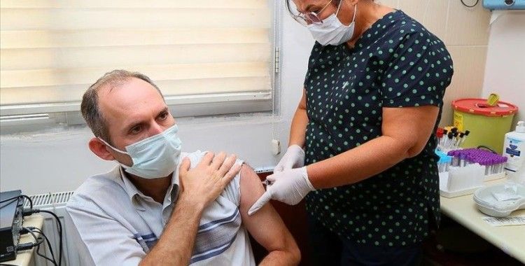 Yerli aşı TURKOVAC, İzmir'de gönüllülere uygulanmaya başlandı