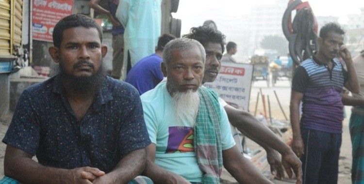 Bangladeş’te işçi pazarlarında umutlu bekleyiş