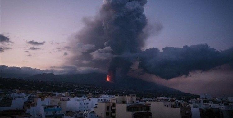 La Palma Adası'nda volkandan çıkan lavlar 24 günde 1458 binayı yakıp yıktı