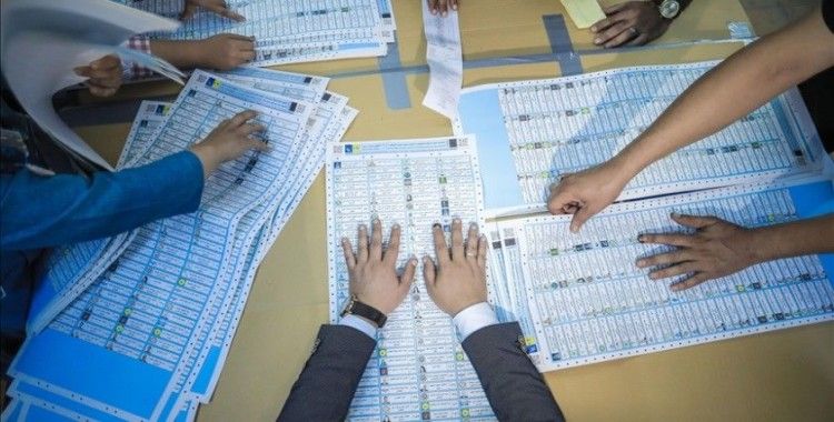 Irak Yüksek Seçim Komisyonu oyların yaklaşık yüzde 6'sının elle sayılmasını planlıyor