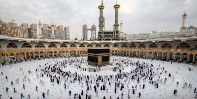 Suudi Arabistan’da Mescid-i Haram ve Mescid-i Nebevi tam kapasite ibadete açılıyor