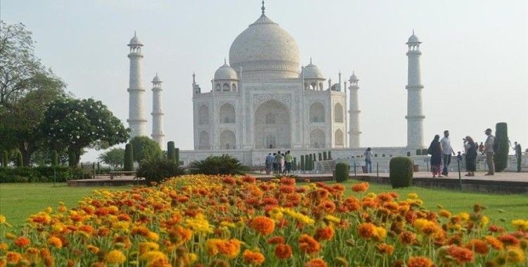 Hindistan Kovid-19 salgınının başından bu yana ilk kez yabancı turistlere kapılarını açtı
