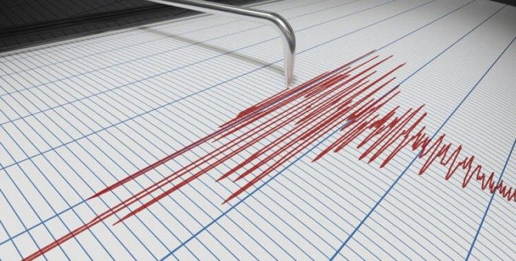 Endonezya'da 4.8 büyüklüğünde deprem: 3 ölü, 7 yaralı