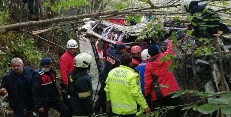 Samsun'da uçuruma devrilen yolcu otobüsündeki 2 kişi öldü, 14 kişi yaralandı