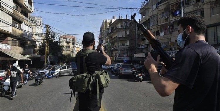 Lübnan'da 7 kişiyi öldüren keskin nişancılardan birinin Hizbullah üyesi olduğu iddia edildi
