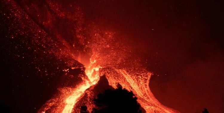 La Palma’daki yanardağ felaketi tam 1 aydır sürüyor