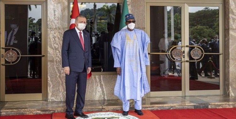 Cumhurbaşkanı Erdoğan, Nijerya'da resmi törenle karşılandı