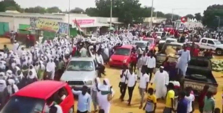 Sudan’da hükümet karşıtı protesto için halk yeniden sokaklarda