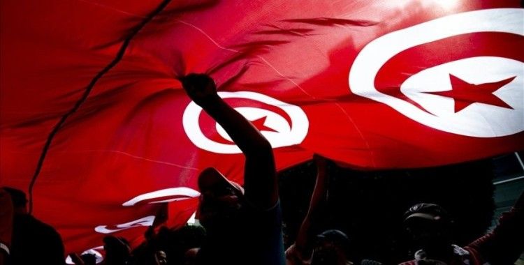 Avrupa Parlamentosu, Tunus'ta gücün cumhurbaşkanında toplanmasından endişeli