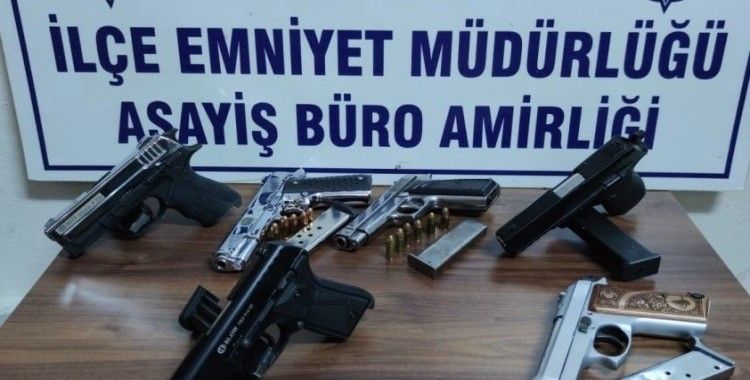 İzmir’de silah kaçakçılarına pazarlık esnasında baskın: 5 tutuklama