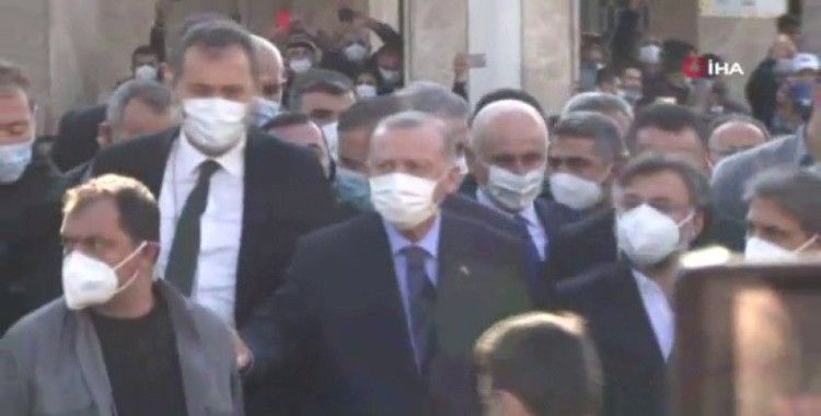 Cumhurbaşkanı Recep Tayyip Erdoğan, Cuma namazını Taksim Camii’nde kıldı