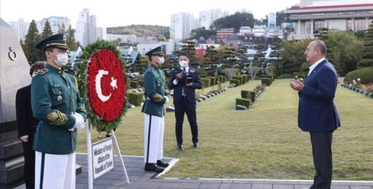 Dışişleri Bakanı Çavuşoğlu, Kore Savaşı şehitlerinin yattığı BM Anıt Mezarlığı'nı ziyaret etti