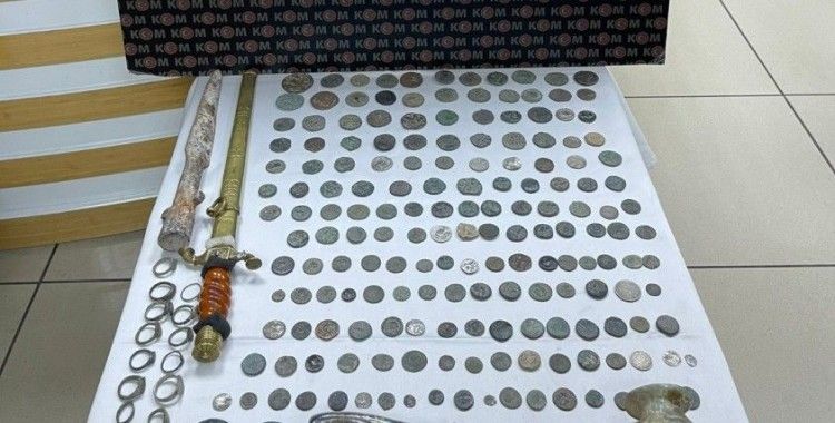 İstanbul'da kadim medeniyetlere ait antika eserleri satan 2 şüpheli yakalandı
