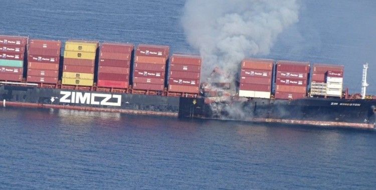 Kanada açıklarındaki konteyner gemisinde yangın