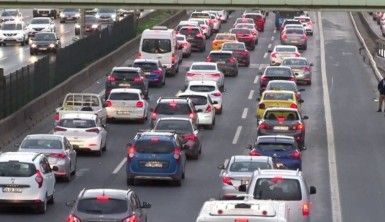 İstanbul'da haftanın ilk iş gününde trafik yoğunluğu