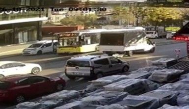 Ümraniye'de İETT otobüsü altında kalan scooter sürücüsü hayatını kaybetti