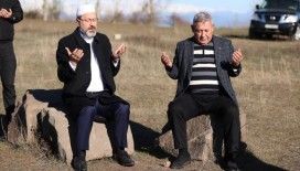 Diyanet İşleri Başkanı Erbaş, Şuşa'da Cıdır Ovası’nda şehitler için dua etti