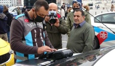 İşini yapan gazeteciye taksiciden tepki