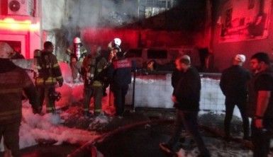İzmir'de iş yeri kundaklandı 1 kişi hayatını kaybetti