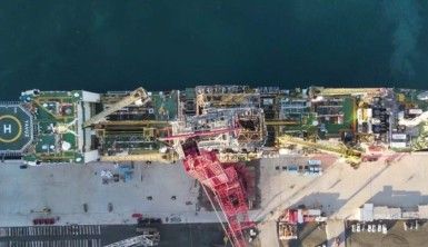 Yavuz Sondaj Gemisi'nin kule montajı çalışmaları sürüyor