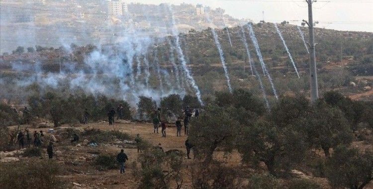 İsrail güçleri, Batı Şeria'da Yahudi yerleşim birimi protestosunda 10 Filistinliyi yaraladı