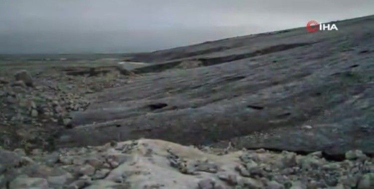 İzlanda'daki Breidamerkurjökull buzulu hızla eriyor