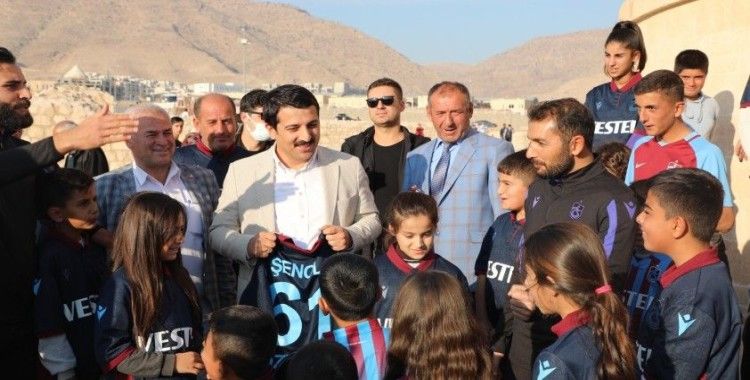 Trabzonspor, Batmanlı çocuklara 150 forma gönderdi