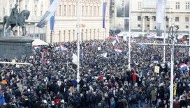 Hırvatistan'da 10 binden fazla kişi Kovid-19 tedbirlerini protesto etti