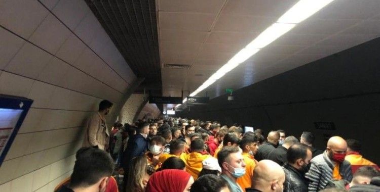 Metrolarda derbi yoğunluğu dikkat çekti