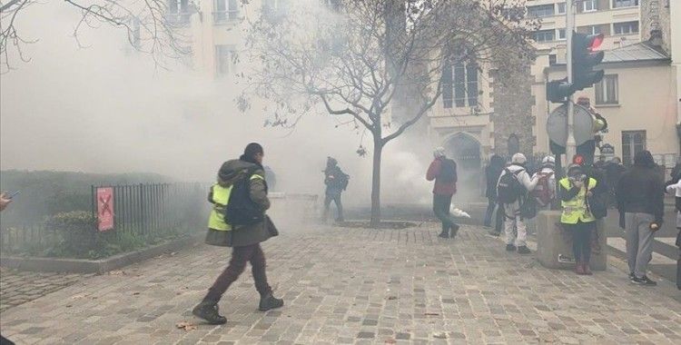 Fransa'da sarı yeleklilerin gösterilerinin 3. yılında şiddet olayları yaşandı