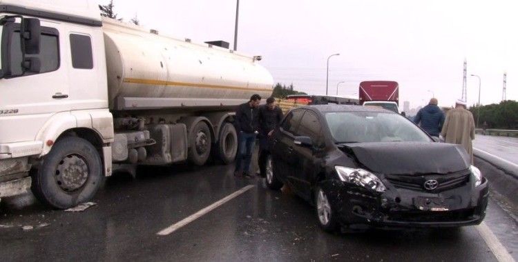 Başakşehir’de 9 araç birbirine girdi: 1 yaralı