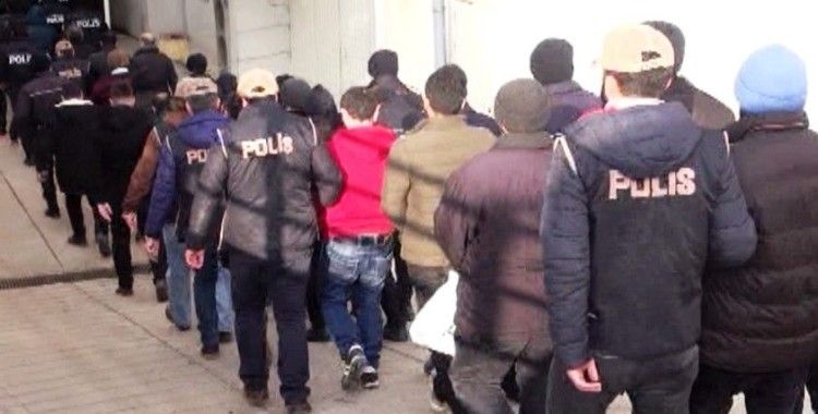 İzmir’de FETÖ’nün gaybubet evlerine operasyon: 31 gözaltı