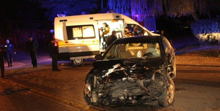 Kartepe’de 3 aracın karıştığı kazada 8 kişi yaralandı