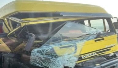 Otobüs ve tırların karıştığı zincirleme kazada 1 kişi öldü, 4 kişi yaralandı