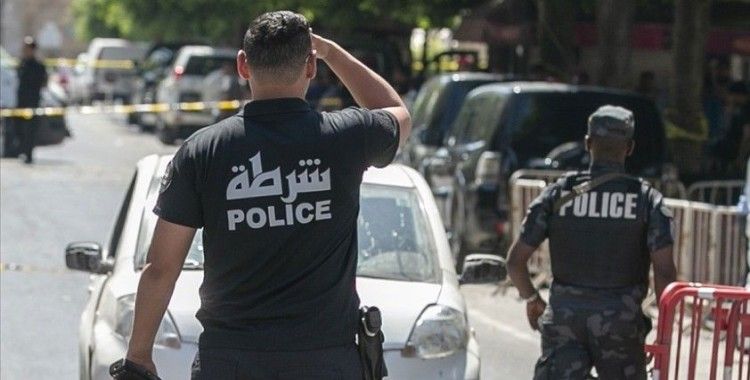 Tunus'ta bıçak ve baltayla İçişleri Bakanlığı binasına girmeye çalışan kişi etkisiz hale getirildi