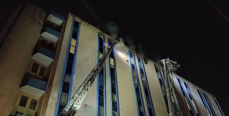 Başakşehir’de 8 katlı iş yerinde yangın