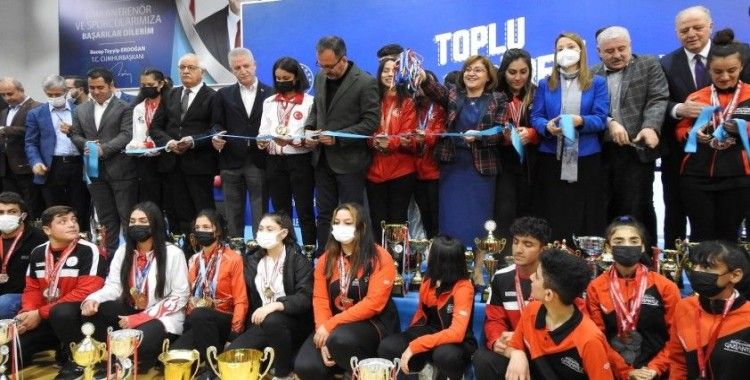 Bakan Kasapoğlu 9 spor tesisinin açılışını yaptı