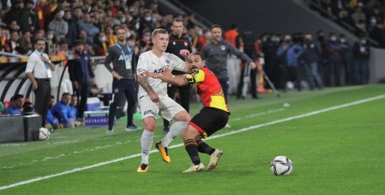 Spor Toto Süper Lig: Göztepe: 1 - Fenerbahçe: 0 (İlk yarı)