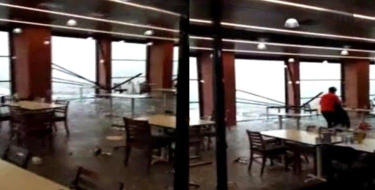 İstanbul’da şiddetli fırtına sebebiyle bir restoranın camları patladı