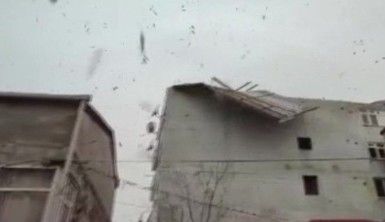 Başakşehir'de şiddetli lodos iş yeri ve binaların çatılarını uçurdu